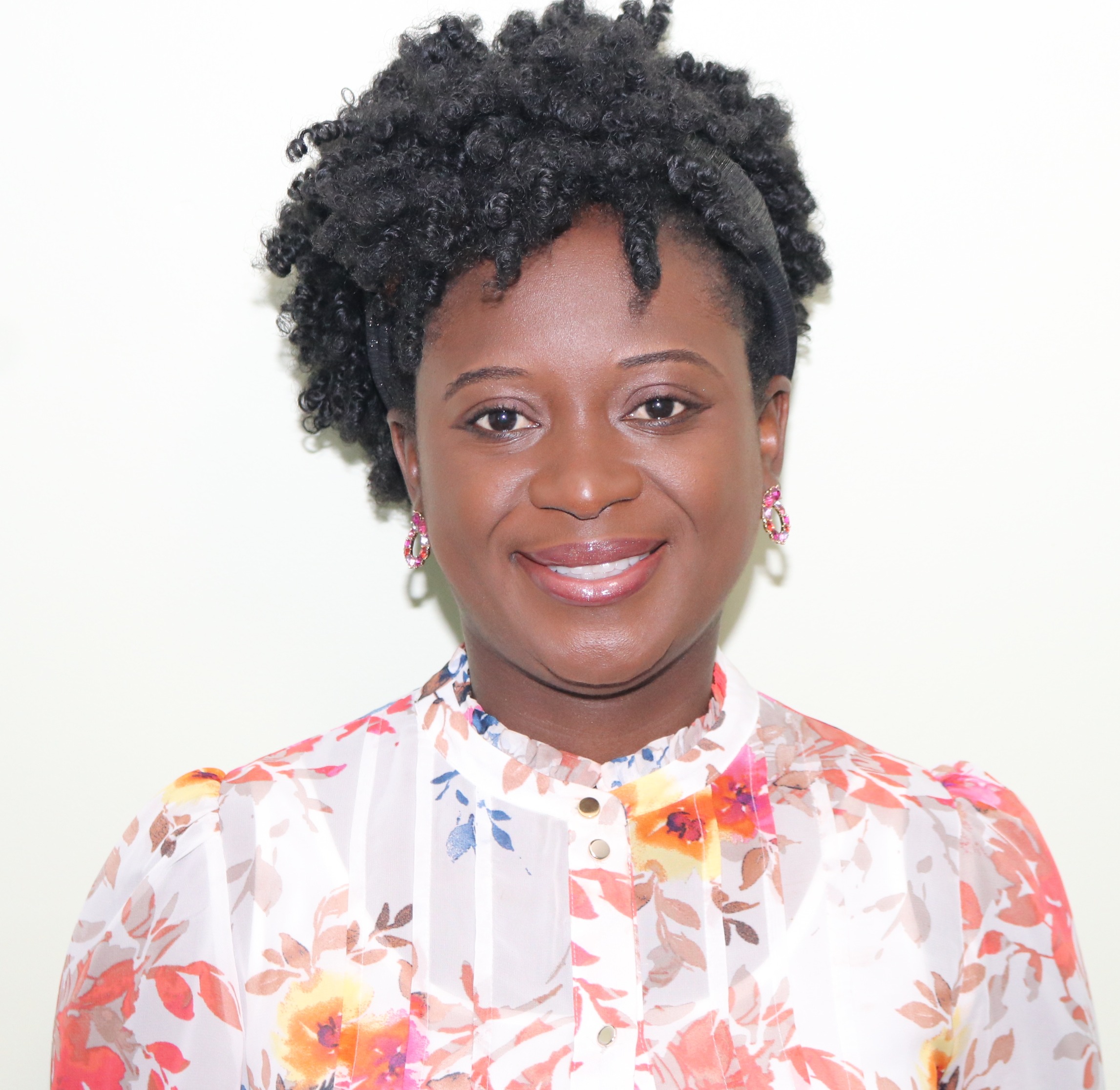 Dr. Claudia Rhanes